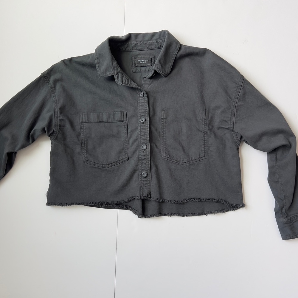Cropped American Eagle Button-Front Shirt Jacket in Charcoal